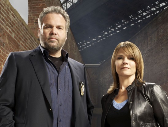 Vincent D'Onofrio and Kathryn Erbe as Goren and Eames